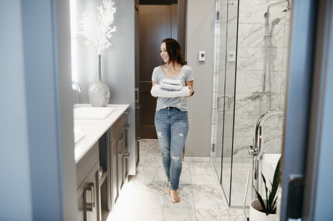Strolling Through Modern Marble Bathroom